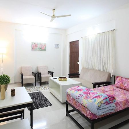 Qualtems Guest House Bangalore Exterior foto