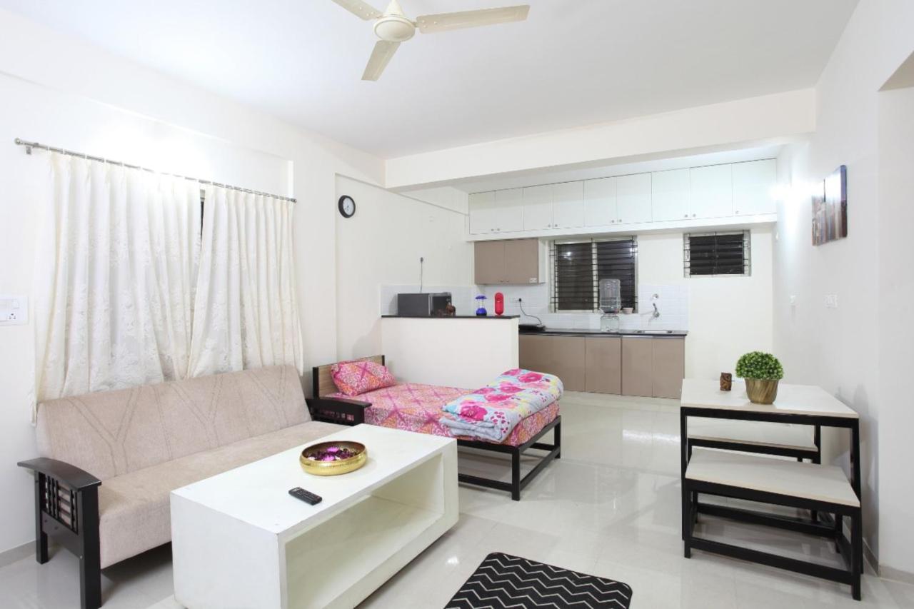 Qualtems Guest House Bangalore Exterior foto